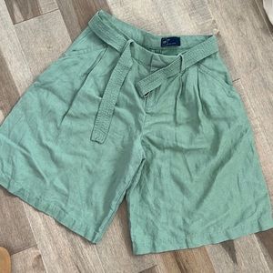 Gap safe green high waisted bermuda shorts, size 4 linen blend